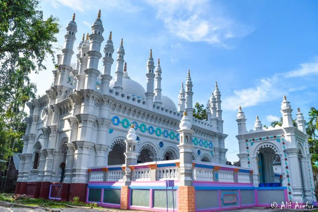 জমিদার বাড়ি জামে মসজিদ :  গম্বুজ ও মিনারের মেলবন্ধনে প্রত্নতাত্ত্বিক নিদর্শন