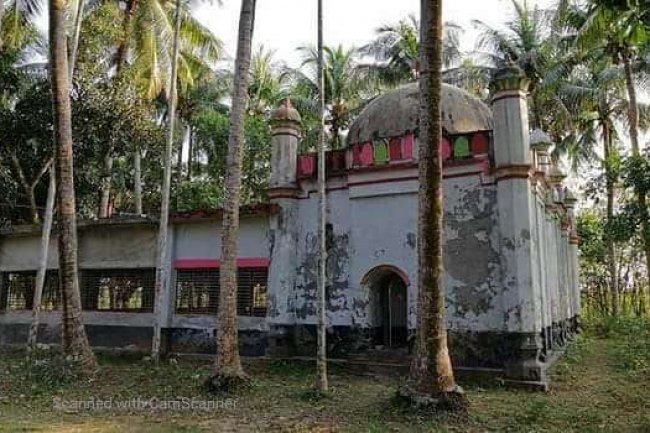 হাজার বছরের নিদর্শন ঘোলদাড়ী শাহী মসজিদ