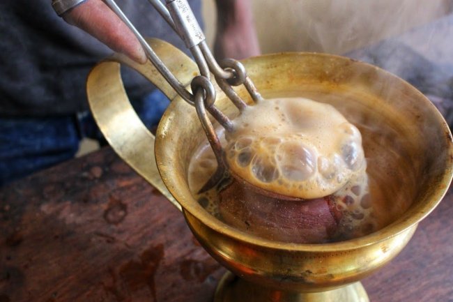 তন্দুরি বা মটকা চা : মাটির কাপে ধোঁয়া ওঠা গরম চা