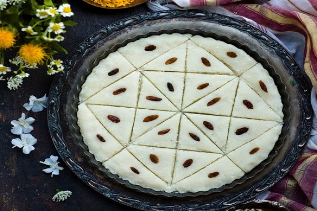রসনামৃত : কিশোরগঞ্জের ঐতিহ্যবাহী ক্ষীর ও নারকেলের তক্তির রেসিপি