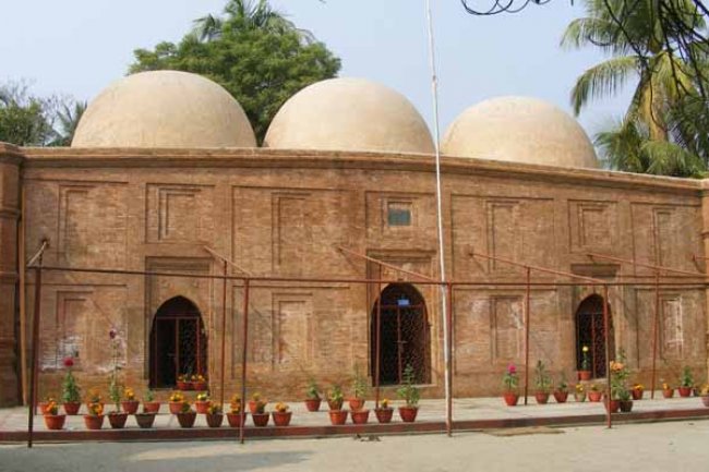 চাটমোহর শাহী মসজিদ : মুঘল স্থাপত্যের সর্বপ্রাচীন মসজিদের একটি