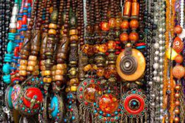 A FEW POPULAR PLACES TO SHOP IN DHAKA AT LOW COST