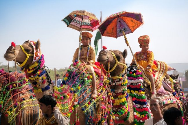পুস্কর মেলা : দেবদেবীর সমাগম হয় যে মেলায়