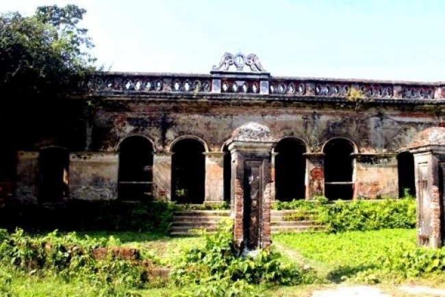 শত বছরের পুরনো গৌরারং জমিদার বাড়িতে একদিন