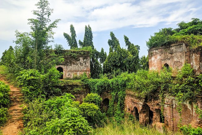 জয়পুরহাটের ঐতিহ্যবাহী লকমা রাজবাড়ি